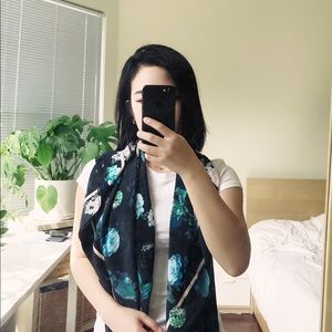 Club monaco silk scarf